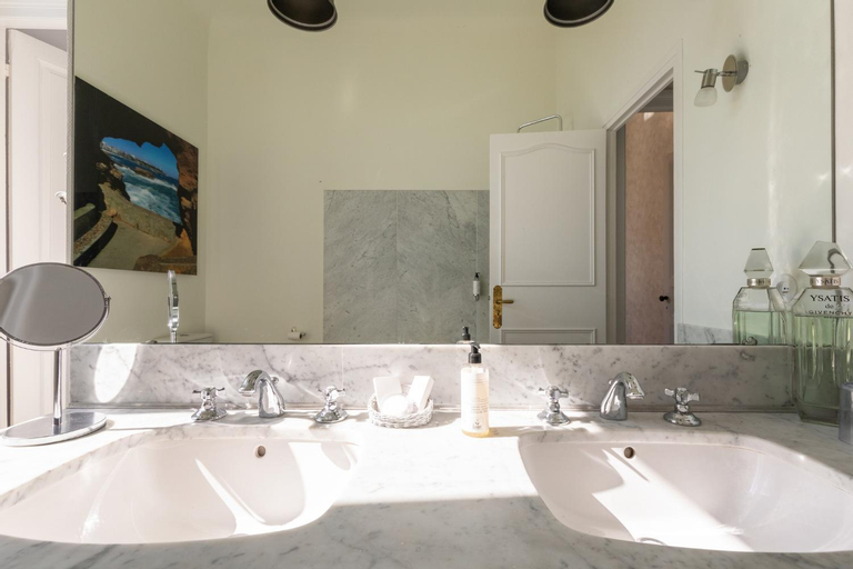 Bathroom 7
