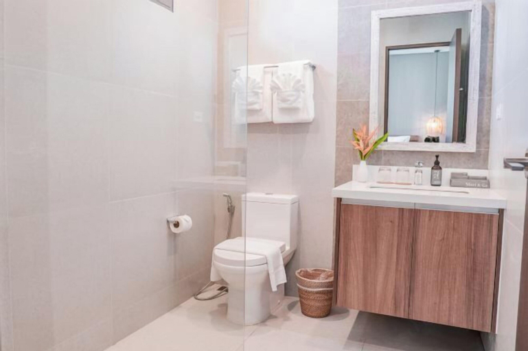 Bathroom 11