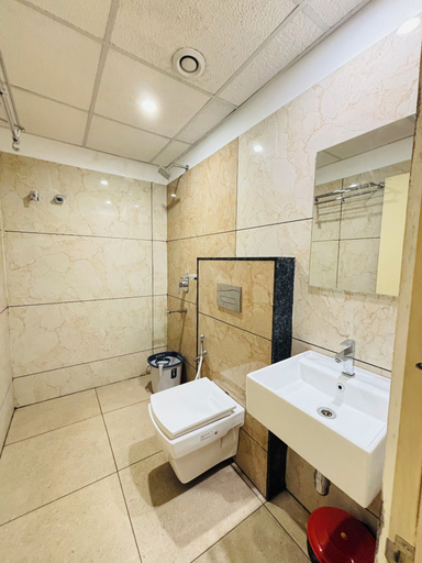 Bathroom 4, Hotel StarFinch Inn, Mysore