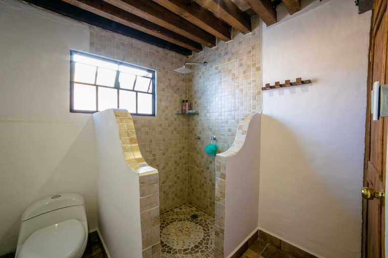 Bathroom 5, Casa las Fuentes, Guanajuato