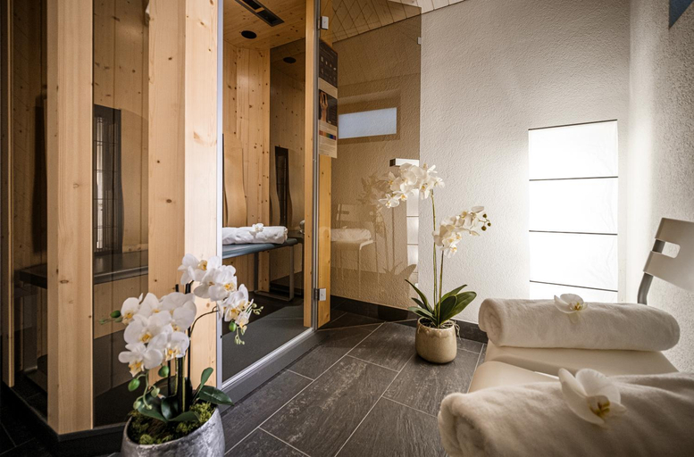 Bedroom, Golf- & Sporthotel Hof Maran, Plessur