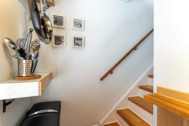 Others 4, Charming One-bedroom Gem in Earls Court, London