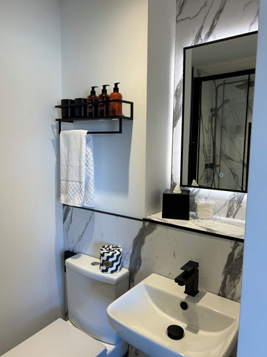 Bathroom 4, Nine King Street Room Only Accomodation, Northumberland