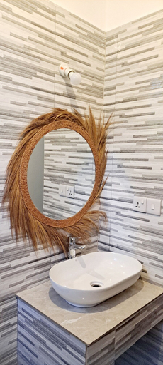 Bathroom 4, The New Blue Waves Hotel, Kusini