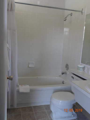 Bathroom, Hospitality Inn, Thompson-Nicola