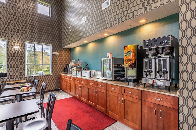 Food & Drinks 4, Rodeway Inn & Suites Ithaca South, Tompkins