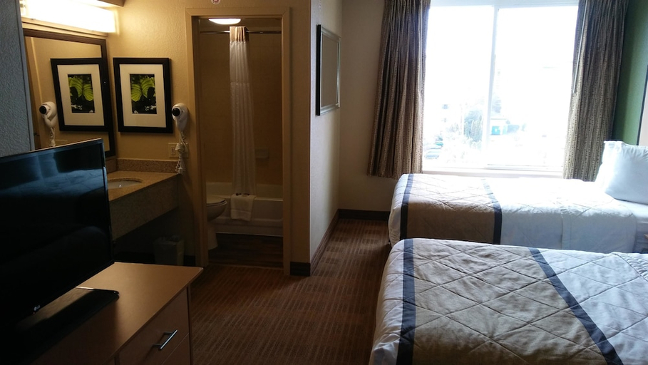Bedroom 2, Studio 6 Suites Jacksonville Deerwood Park FL, Duval