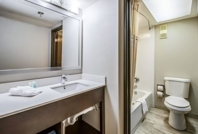 Bathroom 4, Clarion Hotel Jackson Northwest, Madison