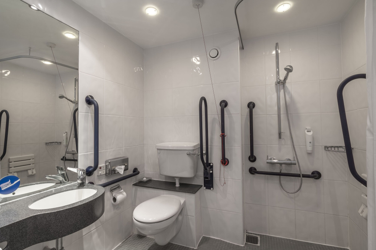 Bathroom 4, Holiday Inn Express KETTERING by IHG, Northamptonshire