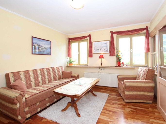 Others 5, Cosy Apartment in Neukirchen near Krimmler Waterfalls, Zell am See