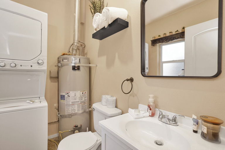 Bathroom 3, Greer's Gambrel#2239, San Bernardino