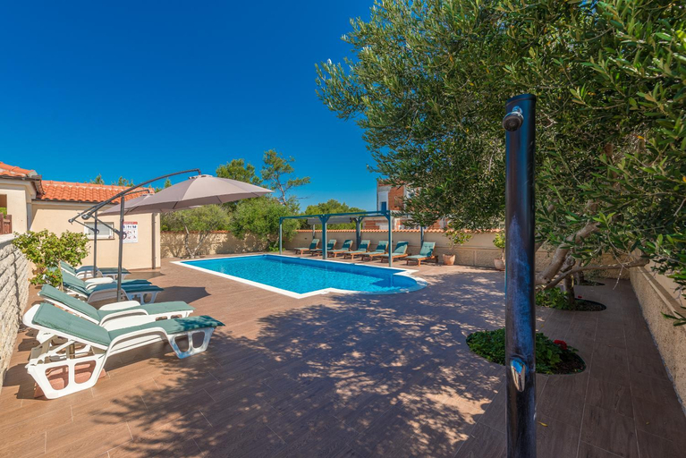 Others 4, Villa Mare Apartments, Vir