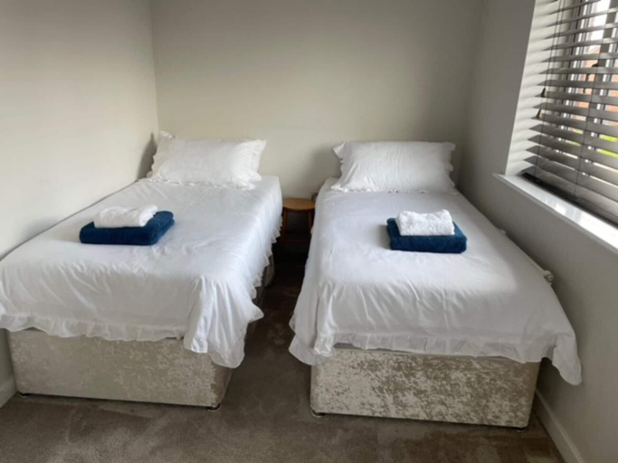 Room 2, Fantastic, pet Friendly 3 Bedroom House in Bedford, Bedfordshire