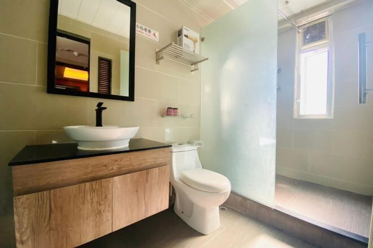 Bathroom 13