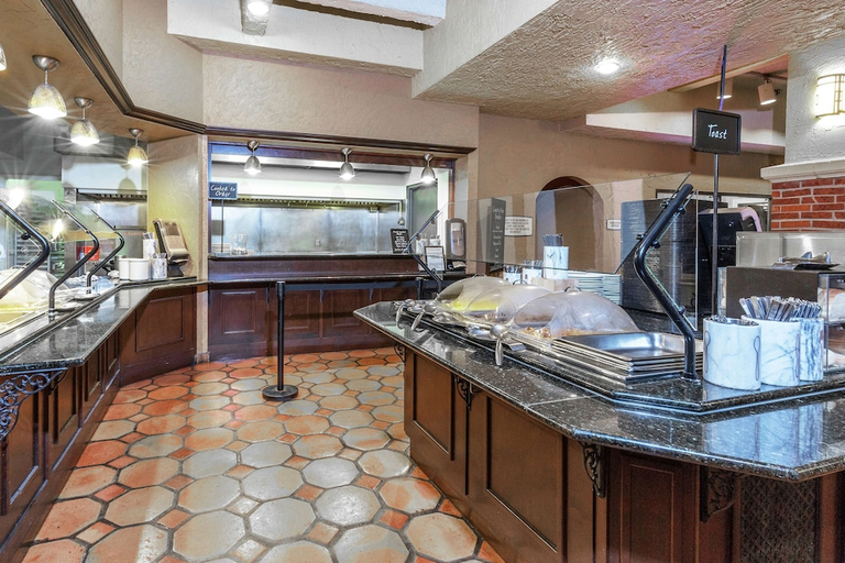 Food & Drinks 5, Embassy Suites by Hilton Kansas City Plaza, Kansas City