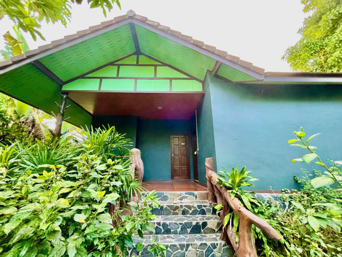 Exterior 1