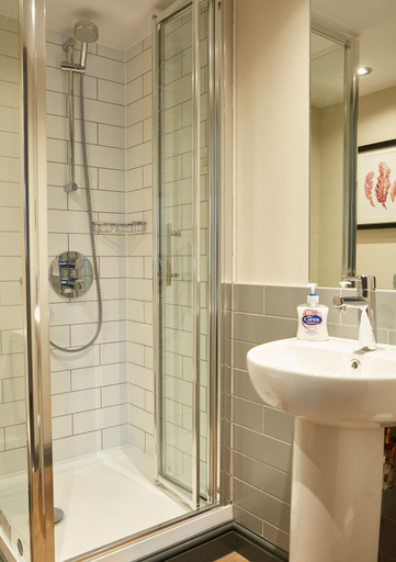 Bathroom 4, New Inn Hotel by Good Night Inns, Newport