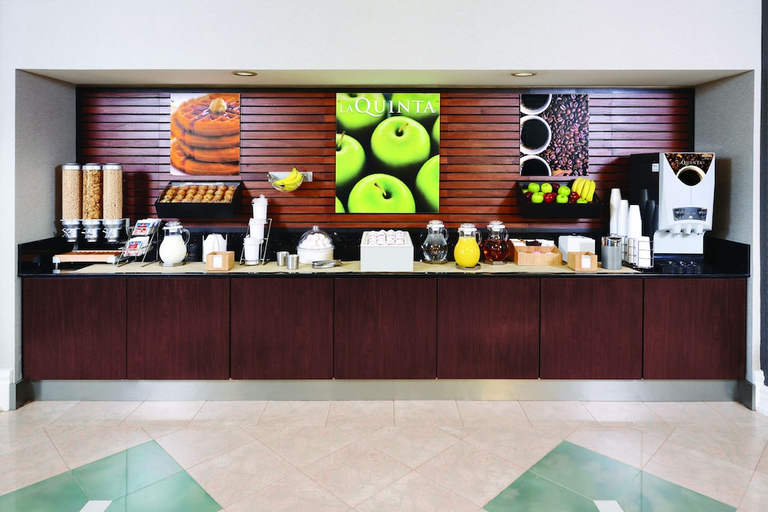Food & Drinks, La Quinta Inn & Suites by Wyndham Katy, Fort Bend