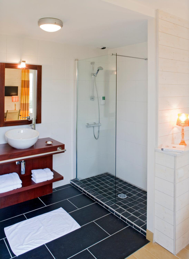 Bathroom 3, Logis Hotel Vent d'Iroise, Finistère