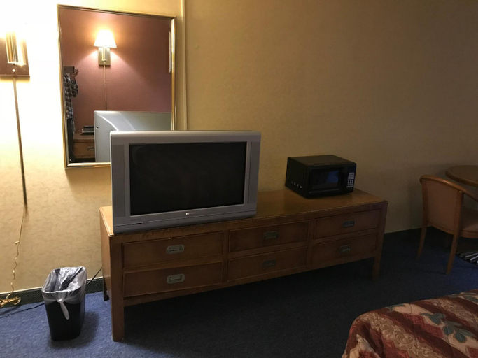 Bedroom 3, Economy Inn, Allen