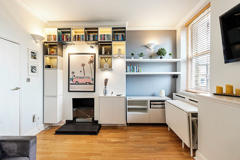 Others 2, Charming One-bedroom Gem in Earls Court, London