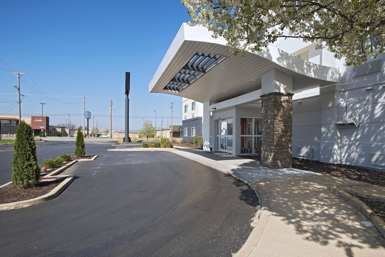 Exterior & Views
