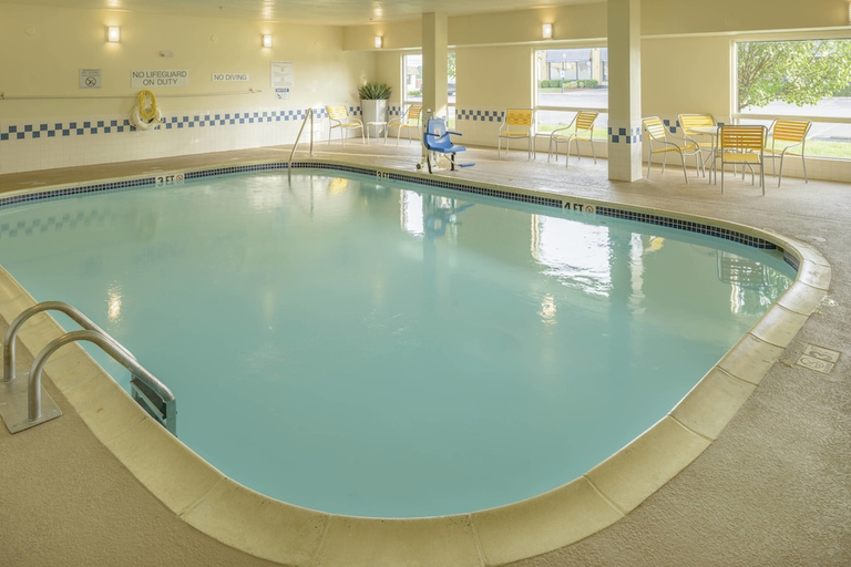 Sport & Beauty, Fairfield Inn Joplin, Newton