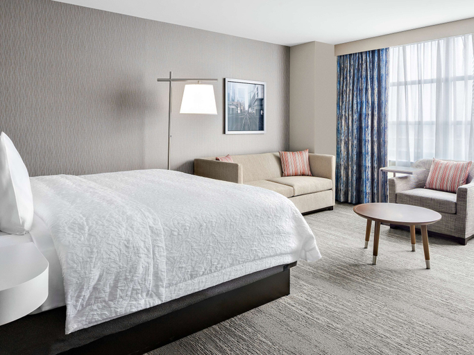 Bedroom 3, Hampton Inn Chicago McCormick Place, Cook