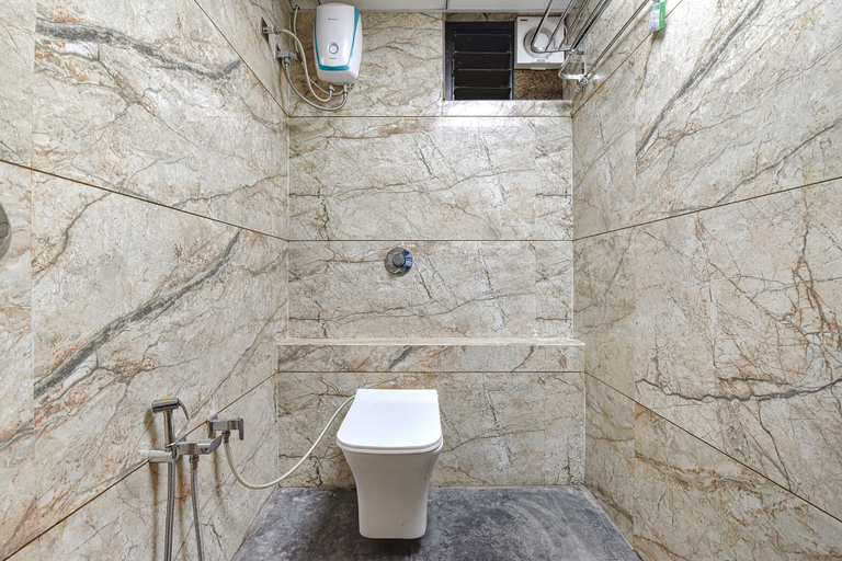 Bathroom, Fabhotel Max Inn, Ahmadabad