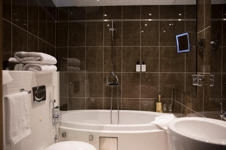 Bathroom 3, Hotel Epoque & Apartments, Ostrobothnia