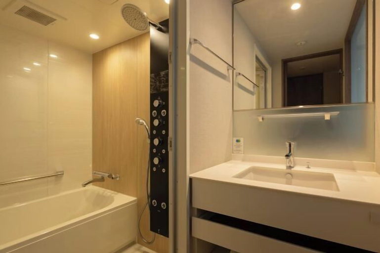 Bathroom 16