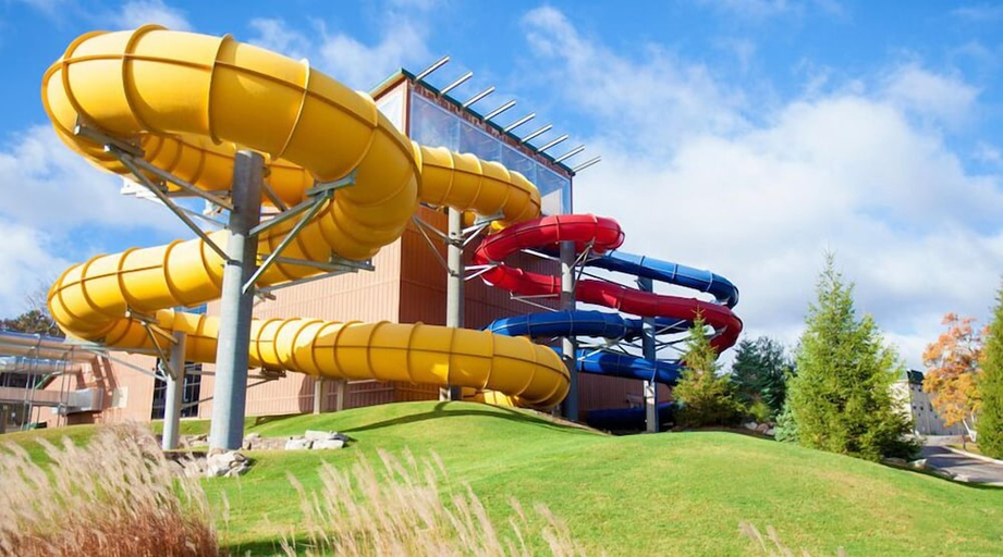Others 5, Split Rock Resort, Carbon