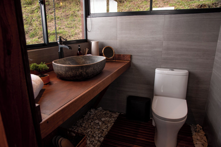 Bathroom, Owl's Watch Nature Retreat, Manizales