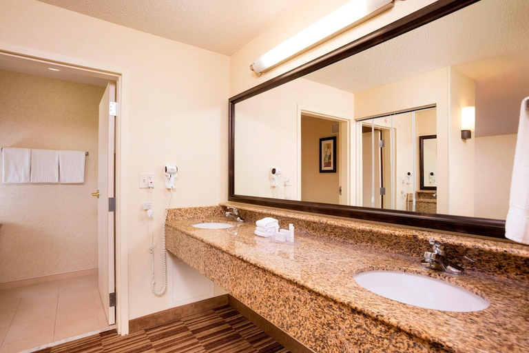 Bathroom 4, Courtyard Seattle North/Lynnwood Everett, Snohomish