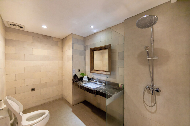 Bathroom 16