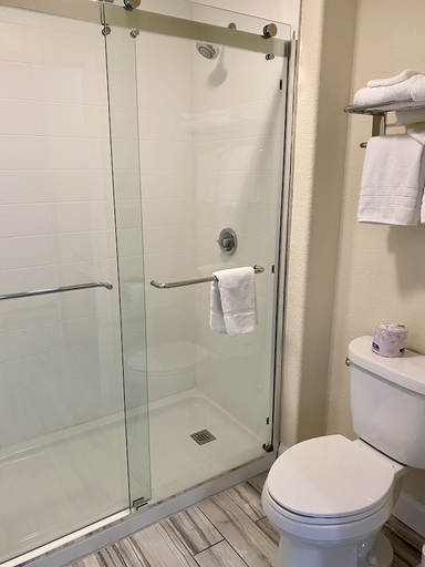 Bathroom 3, Beacon Inn and Suites, Grafton