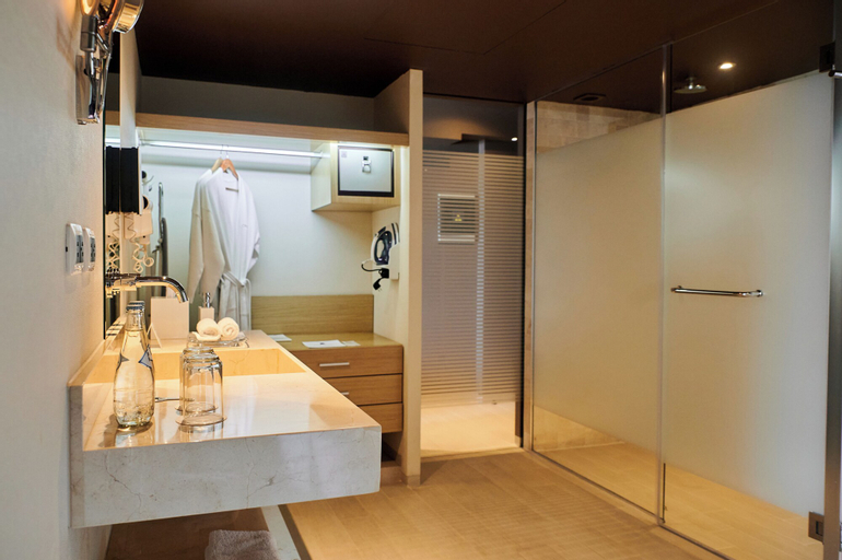 Bathroom 14
