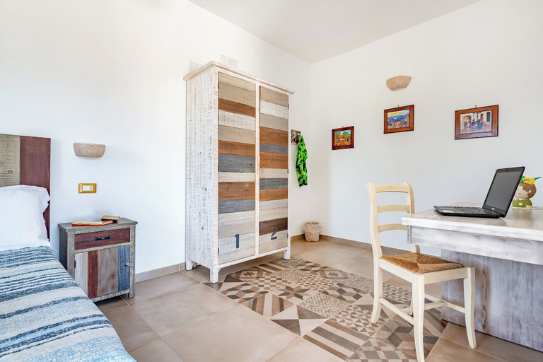 Bedroom 2, Villa Fumarola, Brindisi
