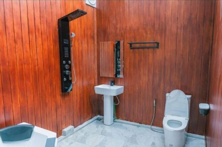 Bathroom 22