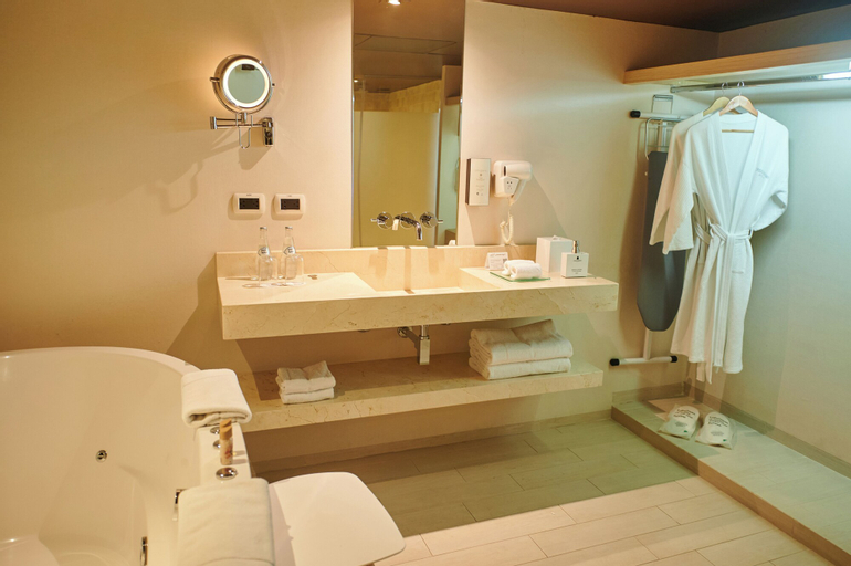 Bathroom 9