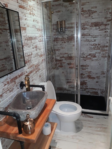 Bathroom 3, Hostal Hispalense, Madrid