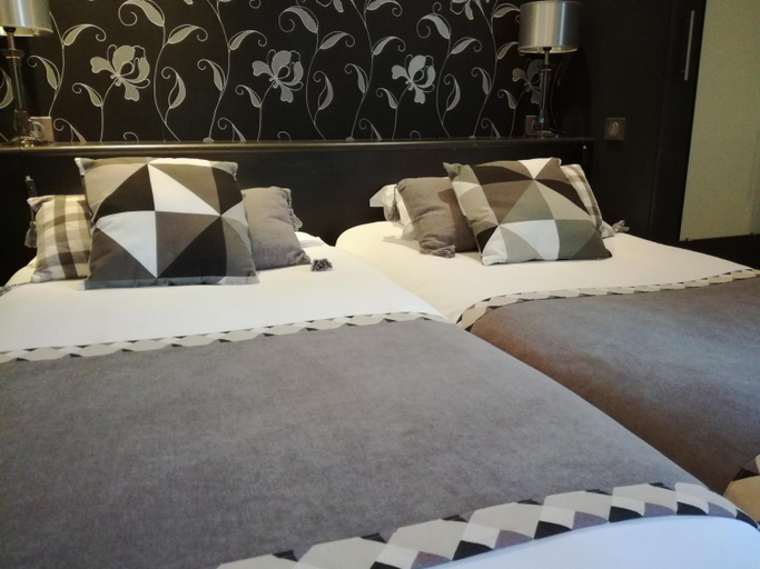 Bedroom 2, Logis Hotel Le Moulin de Chalons, Charente-Maritime