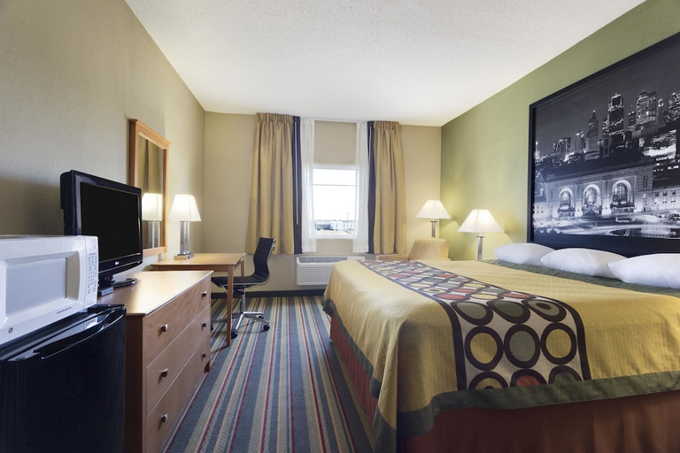 Bedroom 3, Super 8 by Wyndham Lees Summit, Kansas City