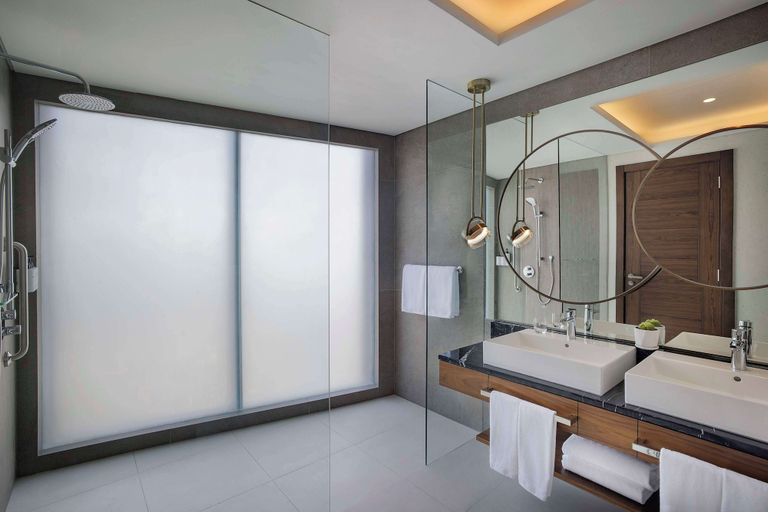 Bathroom 10