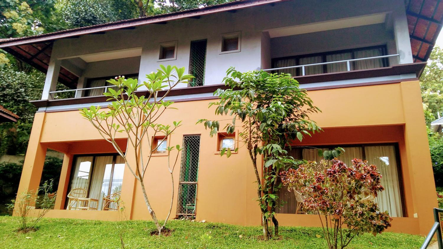 Exterior 4