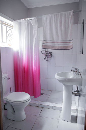 Bathroom 3, Stadium View Executive Guest House, Lilongwe City