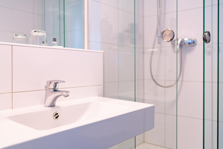 Bathroom 2, Hotel Benther Berg, Region Hannover
