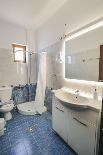Bathroom 4, Hotel Milo, Sarandës