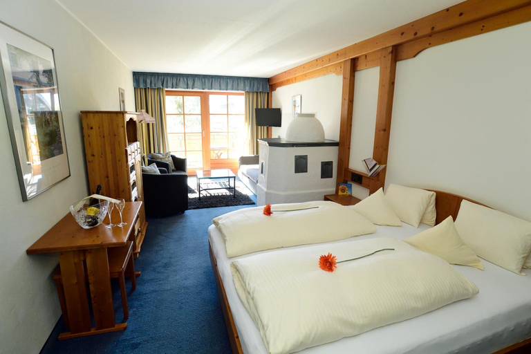 Bedroom 2, Hotel Alpin, Reutte