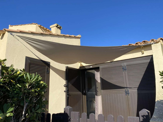 4, Villa T2, 4 pers, face a la mer, terrasse, parking prive, a 400m des commerces, plage devant! - FR-1, Aude
